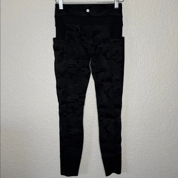 Lululemon Sun Salutation Pants Soot Black Camo Sz 4 Pockets - Picture 5 of 7